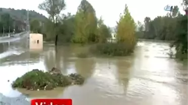 Bartın'da, Bir Köprü 10 Dakikada Suya Gömüldü