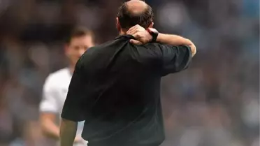 Sis Bombası Yan Hakemin Ensesine İsabet Etti