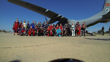 Hayko Cepkin'den Paraşütle Rekor Atlayış Denemesi