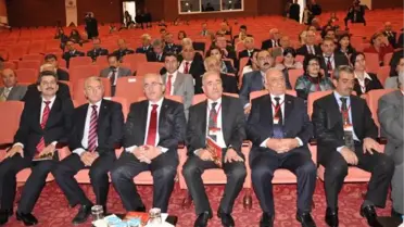 Öğrenciler, Eskişehir Valisi Tuna'yı Protesto Etti