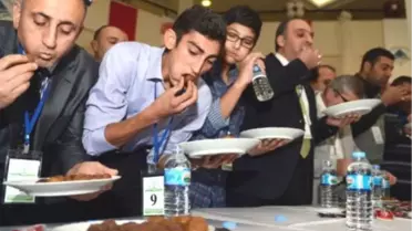 Bir Dakikada 17 Kestane Şekeri Yedi, Altınla Ödüllendirildi
