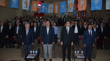 Ökten, 'Sadece Salı Pazarı Gezmekle Belediye Başkanlığı Olunmuyor'
