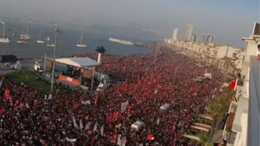 100 Bin İzmirli Andımız'ı Okudu
