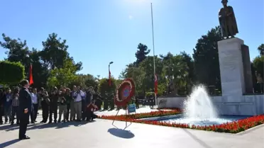 Adana Valiliği Tarafından Atatürk Anıtı'na Çelenk Konuldu