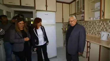 Denizli'de Evi Yanan Aileye Hayırseverden Yardım