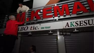 Karşıyaka'da Cami Tabelasına 'M' Harfi Yeniden Takıldı