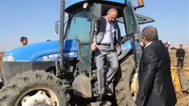 Vali Yurdakul, Ahlat'ta Patates Hasadına Katıldı