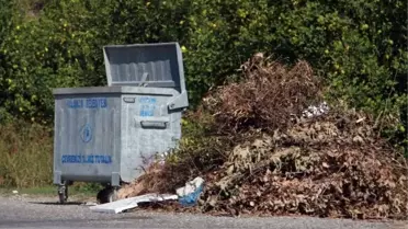 Yeni Doğmuş Bebeği Eteğe Sarıp Çöpe Attılar
