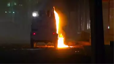 Cizre'de Korsan Gösteri: 2 Polis Molotofla Yaralandı