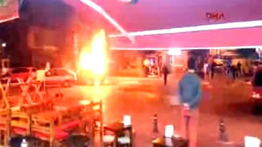 İzmir 1 Taksiyi Ateşe Verdi, Bıçakla Başında Bekledi