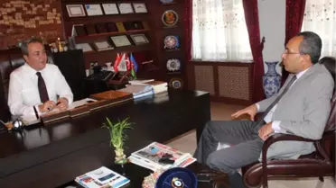 Ünver, Tabipler Konağı Anahtarını, Dr. Hakan Serçe'ye Teslim Etti
