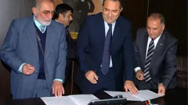 Ak Partili Eski Vekil Erdoğan'dan Eğitime Destek