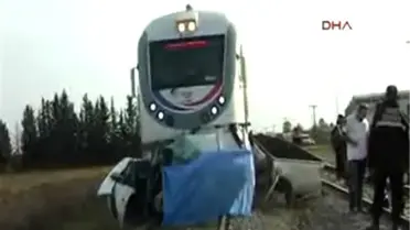 Mersin'de Yolcu Treni Kamyonete Çarptı: 2 Ölü