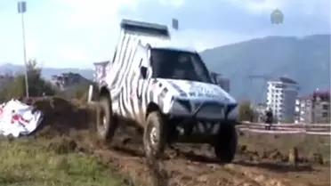 Off road'da erkeklere taş çıkartıyor