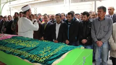 Eski Eşi Tarafından Öldürülen Kadın Toprağa Verildi