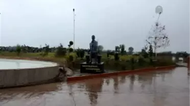 Kazım Koyuncu ve Nazım Hikmet'in heykelleri dikildi