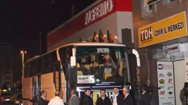 Sarıgül'ün CHP'de Rozet Takma Törenine İzmir'den Yoğun Katılım