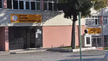Okul Önünde Öldüren Tekme