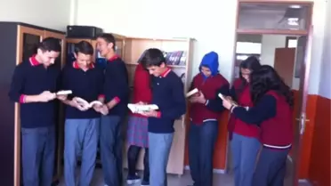 Kula'da 'Bir Kitap da Senden Olsun' Kampanyası