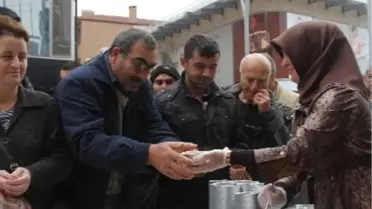 Sakaryalı Esnafın 23 Senedir Devam Eden Aşure Geleneği Yoğun İlgi Gördü