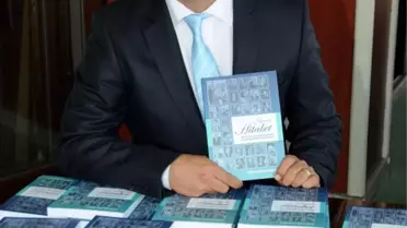 Siyasette Hitabetin Kitabını Yazdı