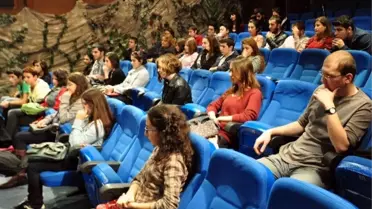 Tiyatro Okulunda İlk Ders Mutluluğu