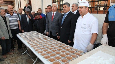 Antakya Belediyesi Vatandaşlara Aşure İkram Etti