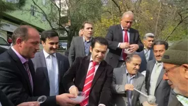 Kaymakam ve Başkan Aşure Dağıttı