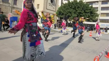 Mersin'de Yabancı Dansçılar Gösteri Yaptı