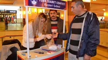 Türk Diabet Cemiyeti Meysu Outlet'te