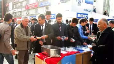 Ülkü Ocaklarından Aşure İkramı