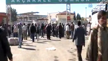 Savaşın acısını dostluklar kurarak unutmaya çalışıyorlar