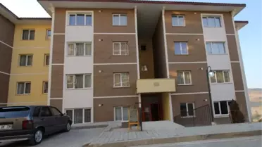 Evi Çöken Kadına Yardım Eli