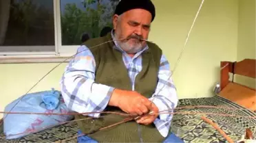 Marmaris'te Görme Engelli, Sepet Örüp Tespih Yapıyor