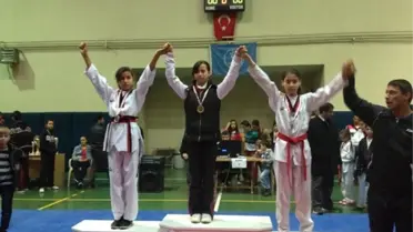 Taekwondocular Madalyayla Döndü