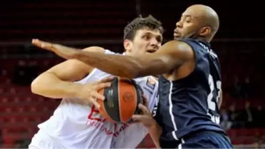 Anadolu Efes, Ea7 Emporio Armani ile 16. Randevuda