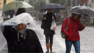 İpsala'da Sağanak Yağış Nedeniyle 20 Evi Su Bastı