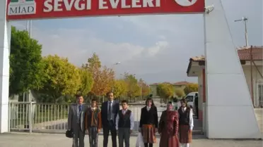 Öğrencilerden Bakıma Muhtaç Çocuklara Ziyaret