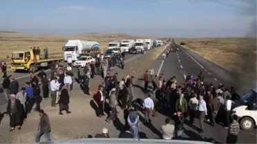 Siverek'te Köylüler Karayolunu Ulaşıma Kapattı