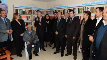 Beylikdüzü Emekliler Lokali'ne Kütüphane Kazandırıldı