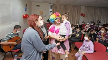 Genç Müzisyenlerden Hasta Çocuklara Moral