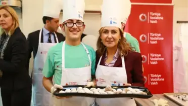 İş Dünyasının Liderleriyle Engelli Gençleri 'Sanat' Buluşturdu