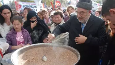 MHP Odunpazarı 5 Bin Kişiye Aşure Dağıttı