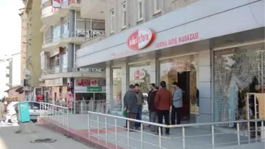 Kar Maskeli Soyguncular Çelik Kasayı Açıp 42 Bin Lirayı Aldı