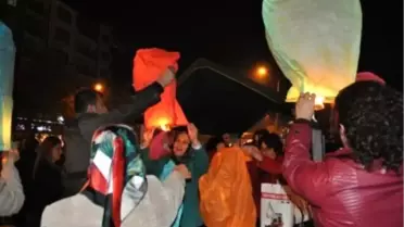 'Farkındalık Çadırı'nda kadınlar fener uçurup, halay çekti
