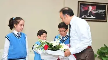 Vali Altıparmak Öğrencileri Kabul Etti