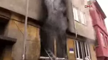 Yangından Anne ve Oğlunu İtfaiye Kurtardı
