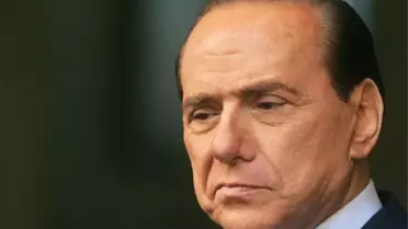 Berlusconi, parlamento dışı kaldı