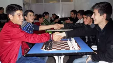 Gümüşhane'de Fetih Nesli Satranç Turnuvası Yapıldı