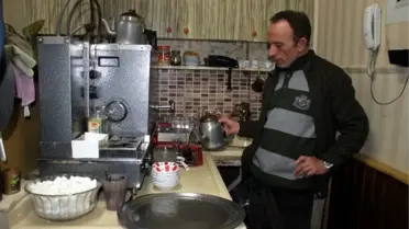 Jeofizik Mühendisi Ama 25 Yıldır Çaycılık Yapıyor